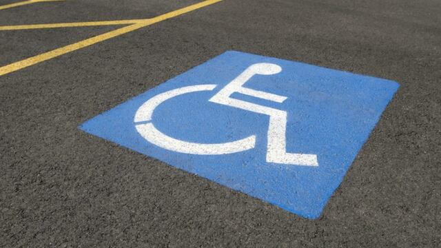 Estacionamiento reservado para discapacitados (imagen ilustrativa)