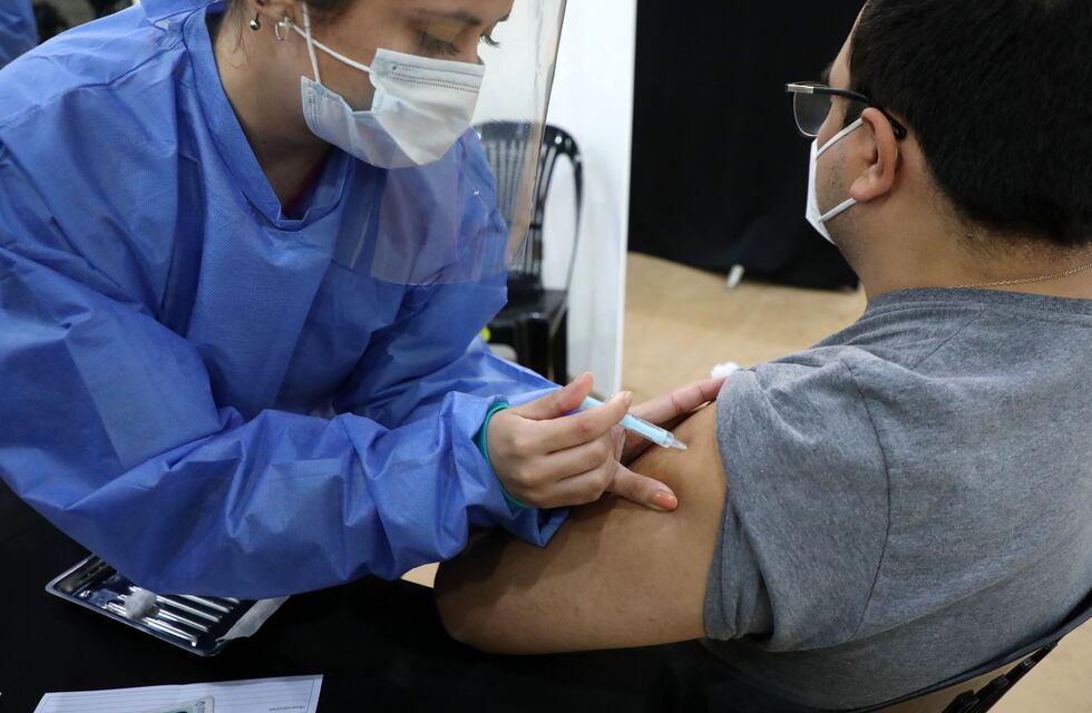 Santa Fe vacunó contra el coronavirus al 20% de la población prioritaria