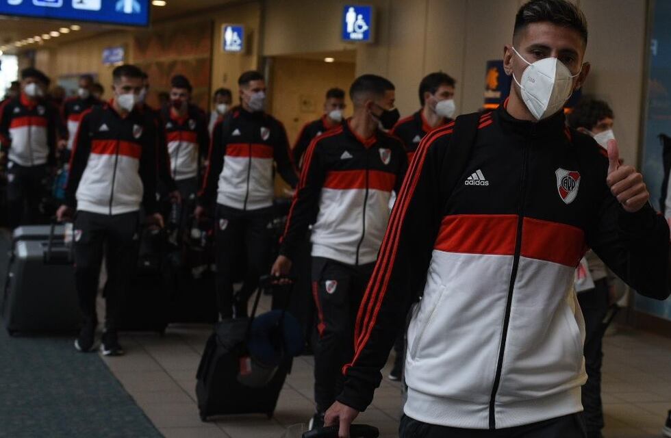 Un jugador de River tuvo que bajar del avión y no llegó a la pretemporada en Orlando