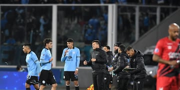 Belgrano pagó caro un error en su defensa, por la falla de cálculo de Mariano Troilo en el 1 a 0 de Paranaense (Facundo Luque / La Voz)