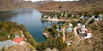 El embalse de Los Reyunos fue uno de los puntos que eligió el canal nacional para mostrarle al país.