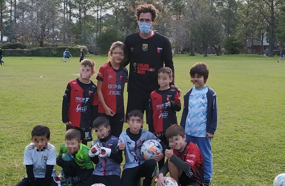 Eduardo Domínguez entrenó a un grupo de chicos tras salir campeón con Colón