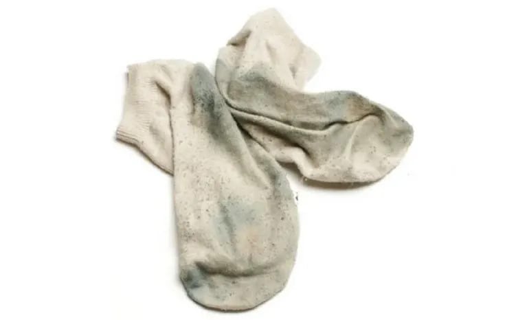 Cómo limpiar las manchas de las medias