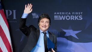 Cierre de la primera semana sin cepo: el dólar perforó los $ 1.200 y Milei avisó que “no va a intervenir” (AP Foto/Alex Brandon, archivo)