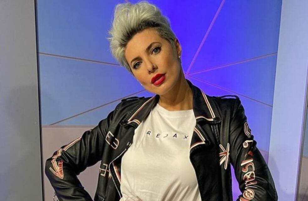 Tamara Bella empezó el fin de semana en ropa interior frente al epejo y despertó suspiros