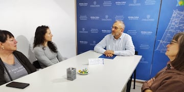 Alcides Calvo recibió a la basquetbolista Melissa Gretter