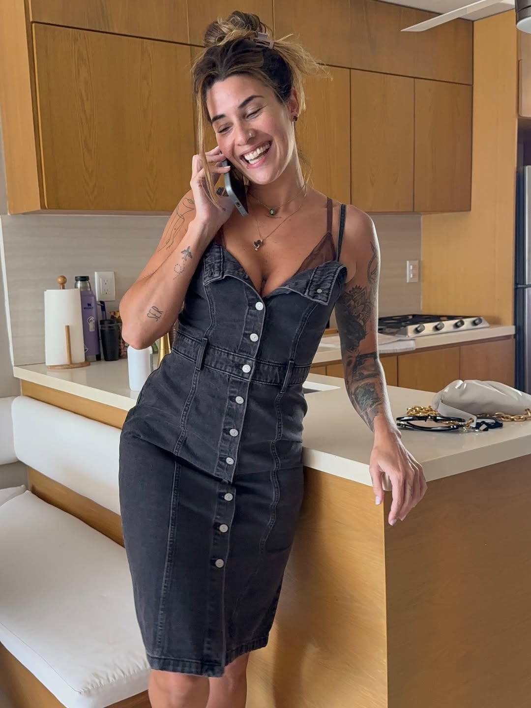 Ivana Nadal apostó por la tendencia del momento y cosechó likes con un look total denim con mucho escote