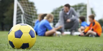 Un adolescente de La Plata le contó a sus compañeros que sus papás no podían pagar la cuota de fútbol y organizaron una colecta.
