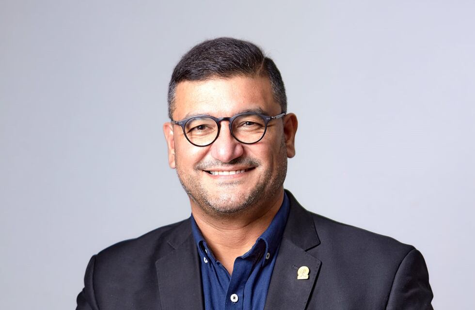 El Licenciado Mariano Acosta asumió como Director de la Escuela Dr. Dalmacio Vélez Sarsfield