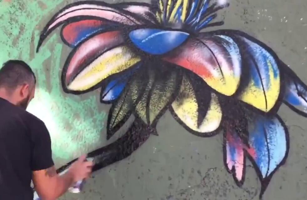 Mina Clavero presenta un taller de muralismo