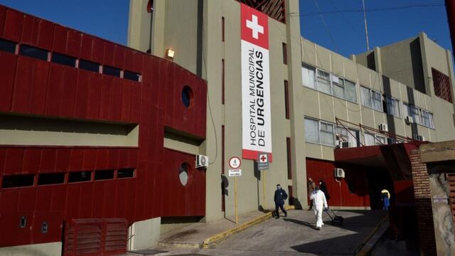 La mujer debió ser atendida en el Hospital de Urgencias, donde se encuentra estable.