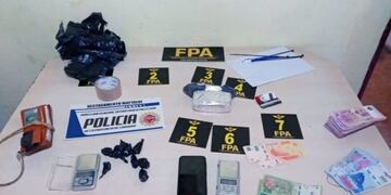 Fueron allanados por presunto abigeato, pero cayeron por drogas.