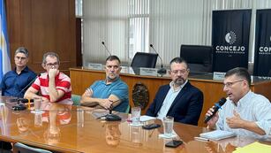 Los jueces de faltas, junto al secretario de Gobierno, Germán Bottero y Lisandro Mársico.