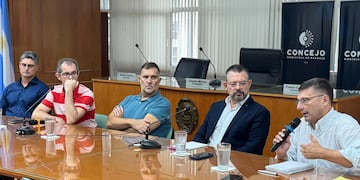 Los jueces de faltas, junto al secretario de Gobierno, Germán Bottero y Lisandro Mársico.