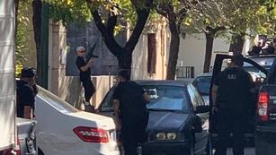 Locura en Rafaela: salió con una carabina a la calle y comenzó a disparar
