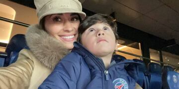 La influencer y su hijo Mateo fueron a ver el último partido de París Saint-Germain (PSG) ante Nantes. (@antonelaroccuzzo)