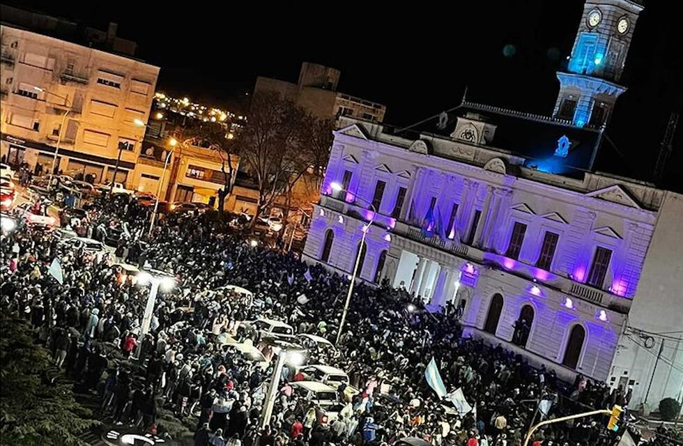 Argentina campeón: multitudinario festejo en la Plaza San Martín