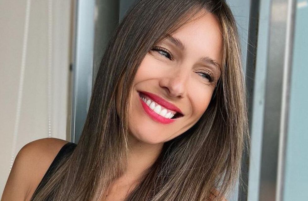 El accidente de Pampita con su top de plumas en el Bailando: “Necesito que lo subas”