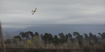 Los bomberos necesitaron apoyo aéreo para poder extinguir los incendios (Gobierno de Córdoba)