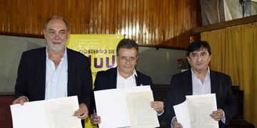 Buljubasich, Bonillo y  Martínez exhiben a los medios el acuerdo firmado en Libertador General San Martín. “Nos preparamos para el desafío de dictar la carrera de Medicina en Jujuy”, aseguró Buljubasich en la ocasión.