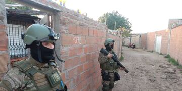 La Tropa de Operaciones Especiales (TOE) fue a la casa de la madre del preso en Garibaldi al 4000.
