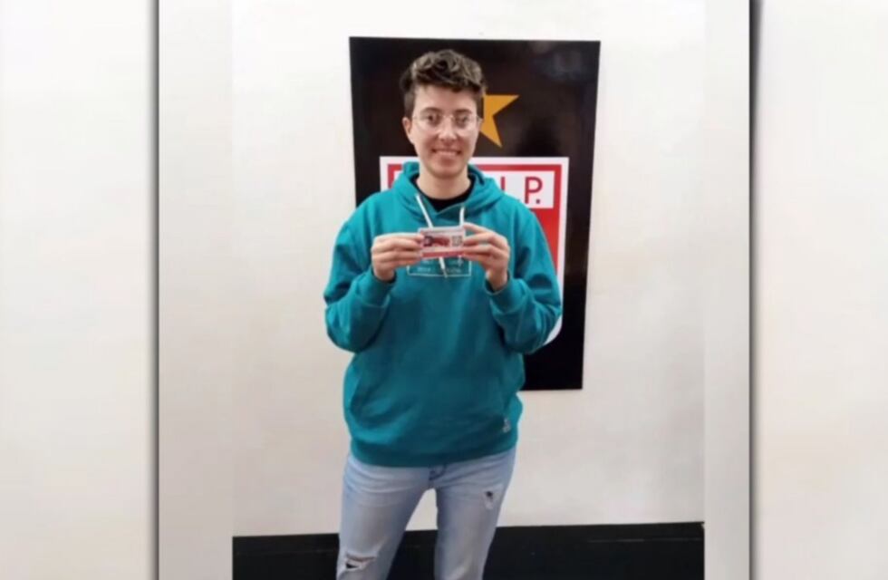 Estudiantes de La Plata entregó el primer carnet de socios no binario