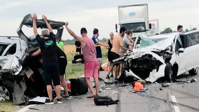 Un auto y una camioneta impactaron en la Ruta Nacional N° 5 (Plan B Noticias)