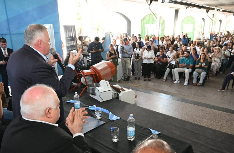 224 emprendedores recibieron apoyo con créditos y equipamiento