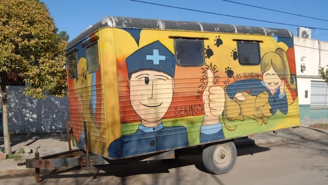 El veterinario móvil estará hasta el día 30 de este mes en el Polideportivo Municipal de Río Dulce 50.