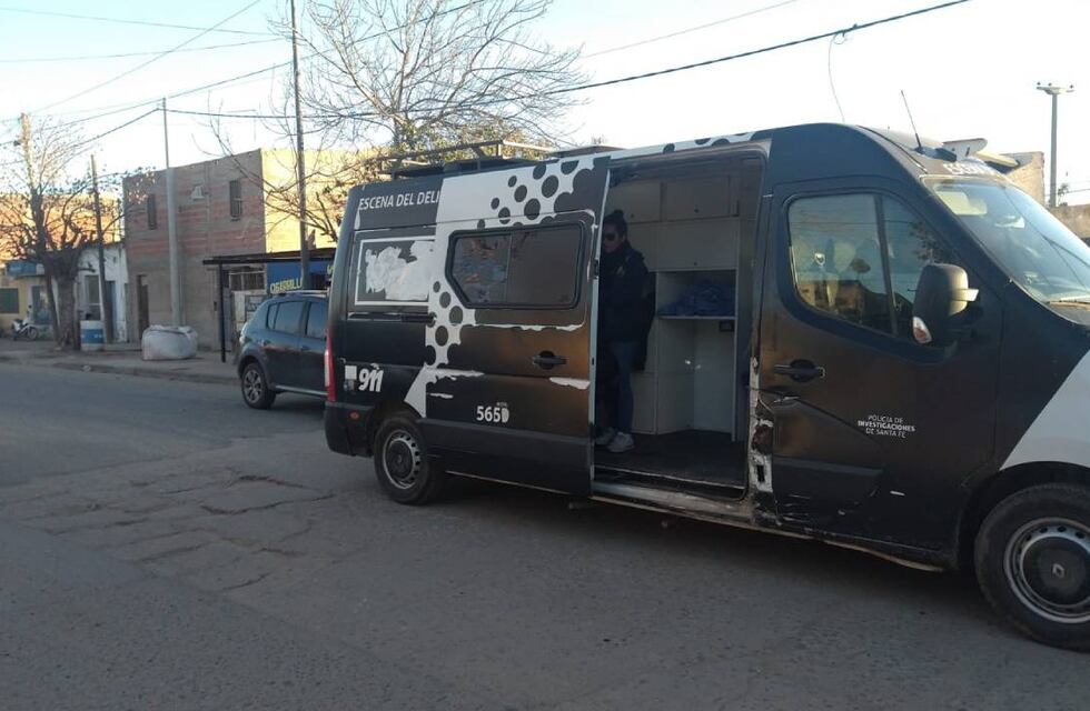 Asesinaron a un motociclista frente a su pareja en un lubricentro de Santa Fe
