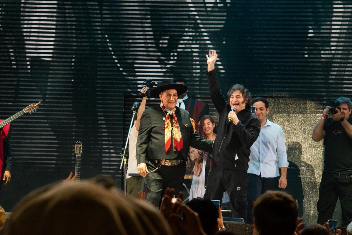 Javier Milei cantó en el Festival de Jesús María y le agradeció a Córdoba: “Amor Salvaje”