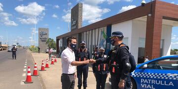 Por la pandemia, trabajan en puestos fijos y móviles, intensificando los controles limítrofes de Chaco.