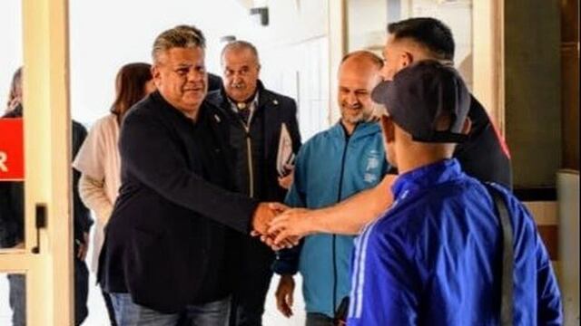 Chiqui Tapia visitó el Hospital Penna.