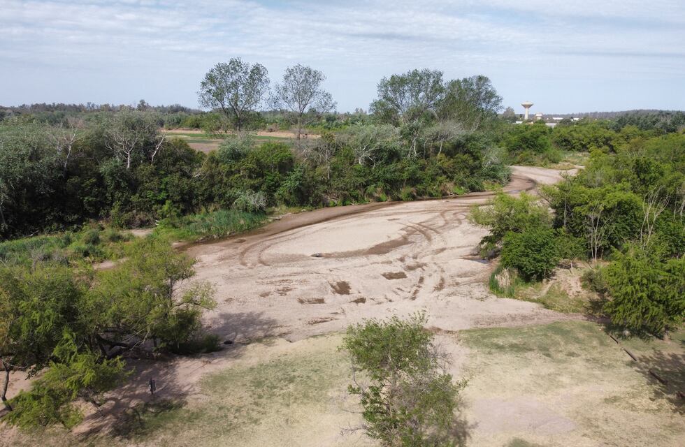 Arroyito: el Río Xanaes se secó ante la sequía que afecta al país y la zona