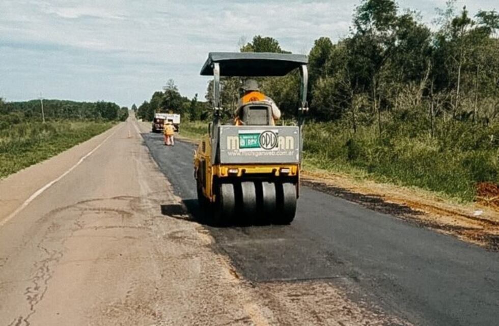 Ejecutan trabajos de mantenimiento sobre la Ruta Provincial N°4 en Bonpland