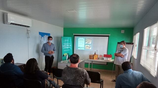 Capacitación en Posadas sobre abejas nativas