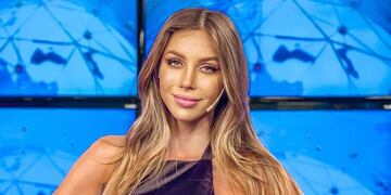 Romina Malaspina disfruta el verano en la Ciudad, en bikini desde su balcón