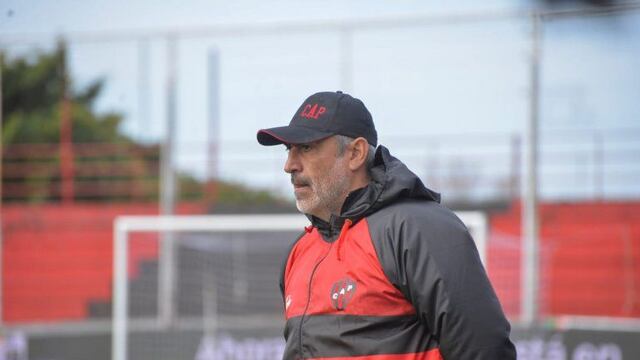Iván Delfino seguirá como entrenador de Patronato.