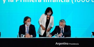 Alberto Fernández, Vilma Ibarra y Santiago Cafiero. (Foto: Clarín)
