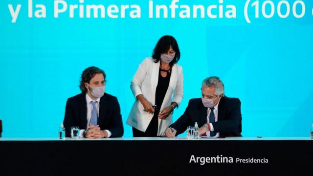 Alberto Fernández, Vilma Ibarra y Santiago Cafiero. (Foto: Clarín)