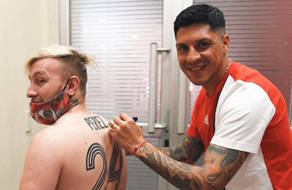 El hincha de River Plate de Arroyito con el tatuaje que sorprendió a Enzo Pérez