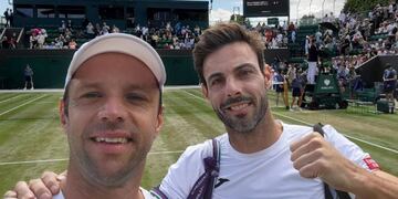El marplatense Horacio Zeballos y su compañero Marcel Granollers celebran la clasificación a una nueva semifinal de Grand Slam. (Instagram @horaciozeballos)