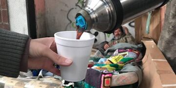 Los desayunos solidarios son realizados por la ONG Rosario Solidaria