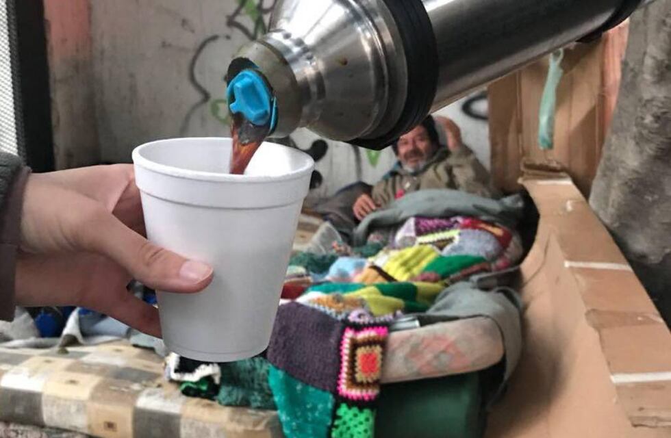 Con el frío, vuelven los desayunos solidarios para personas en situación de calle en Rosario