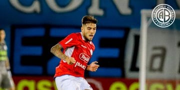 El zaguero Nahuel Tecilla pidió el cambio en el primer tiempo en Santiago. Se desgarró.