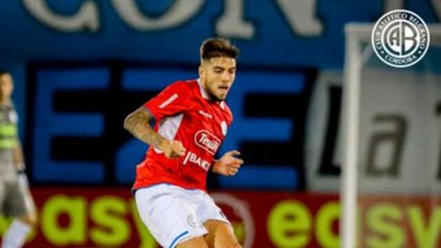 El zaguero Nahuel Tecilla pidió el cambio en el primer tiempo en Santiago. Se desgarró.