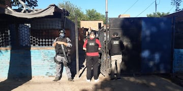 Franco B. quedó bajo arresto tras un allanamiento en El Jacarandá al 200.