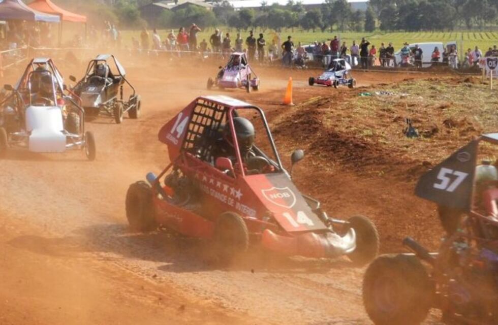 Más de 100 pilotos participaron de la competencia de Karting en Jardín América