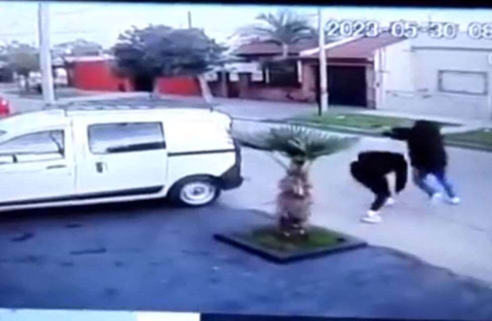 Video: forcejeó con tres delincuentes y lo mataron de un tiro en la espalda en Aldo Bonzi