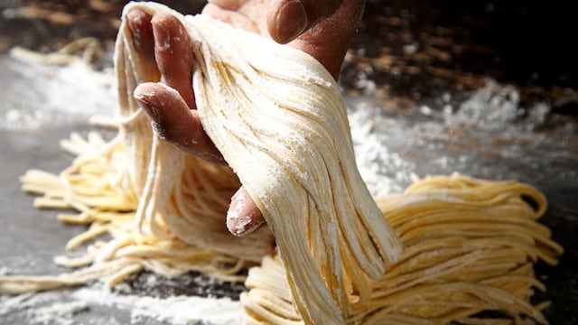 Cómo hacer tallarines caseros con solo 3 ingredientes.